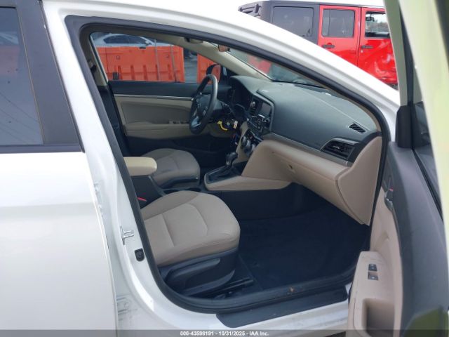 2019 HYUNDAI ELANTRA 5NPD84LF0KH475512 Photo 4