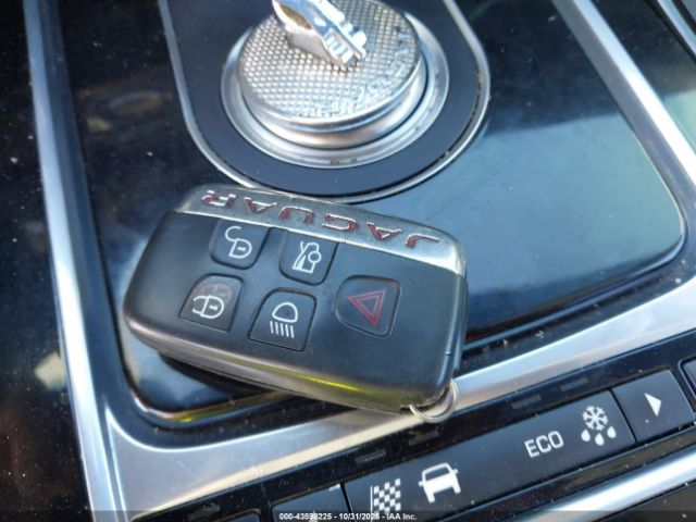 2017 JAGUAR XE SAJAD4BVXHA947403 Photo 10