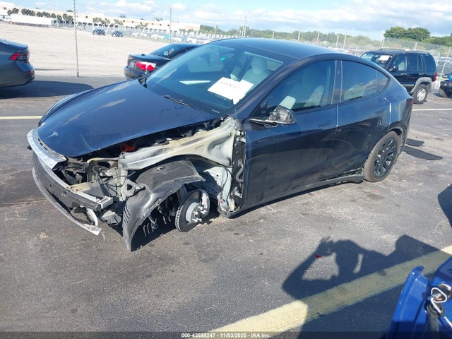 2024 TESLA MODEL Y 7SAYGAEE5RF065906 Photo 1