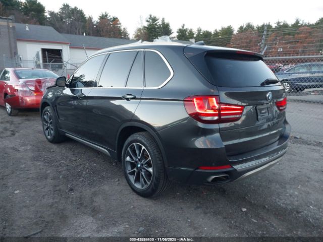 2018 BMW X5 5UXKR0C52J0X85319 Photo 2