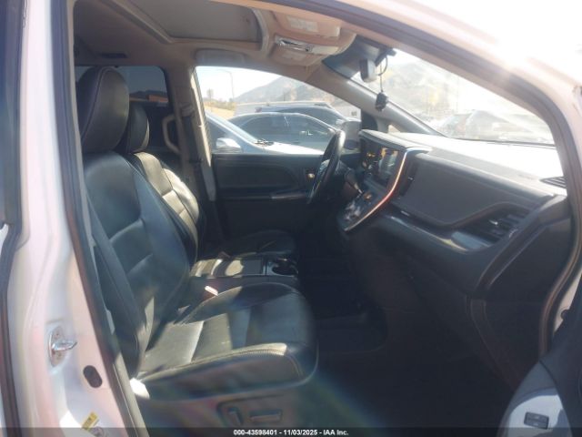 2015 TOYOTA SIENNA 5TDXK3DC3FS669576 Photo 4