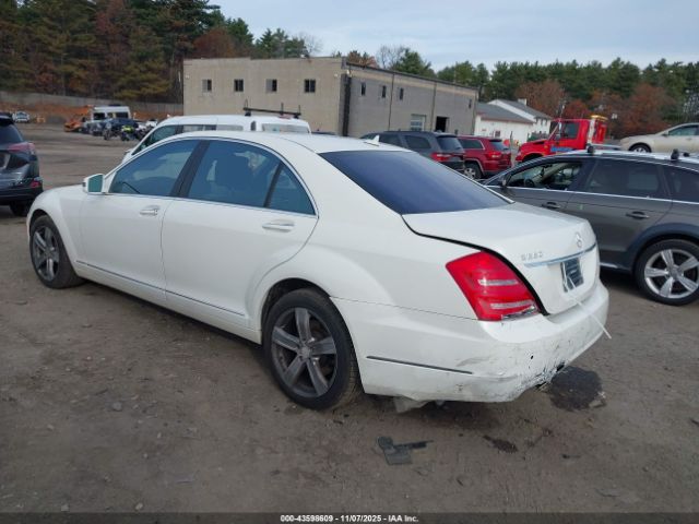 2011 MERCEDES-BENZ S 550 WDDNG8GB9BA367022 Photo 2