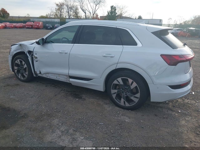 2021 AUDI E-TRON WA1LAAGE6MB022462 Photo 2