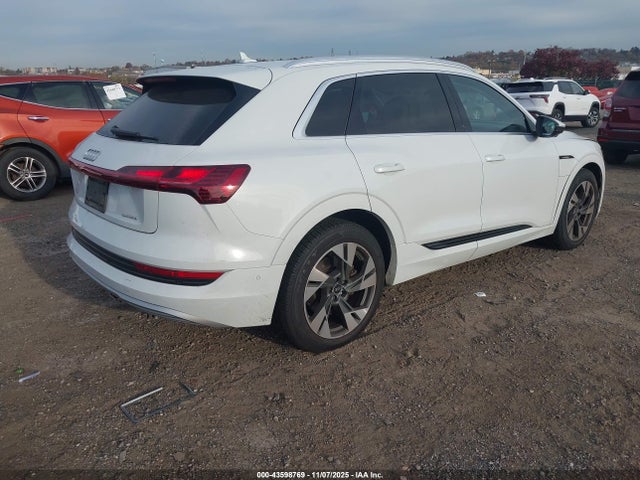 2021 AUDI E-TRON WA1LAAGE6MB022462 Photo 3