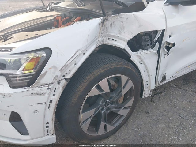 2021 AUDI E-TRON WA1LAAGE6MB022462 Photo 5