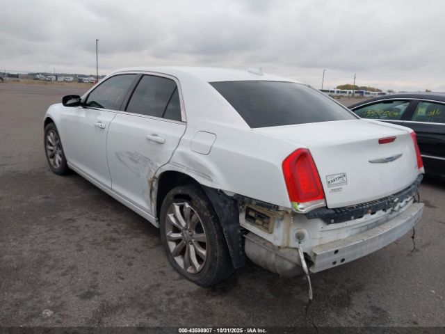 2015 CHRYSLER 300 2C3CCARG2FH746890 Photo 2