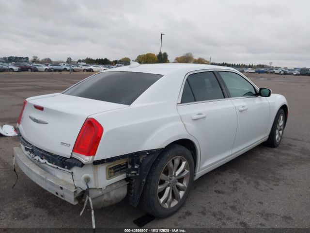 2015 CHRYSLER 300 2C3CCARG2FH746890 Photo 3