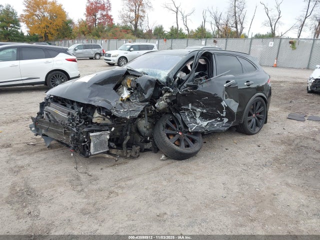 2019 JAGUAR F-PACE SADCZ2EE3KA615498 Photo 1