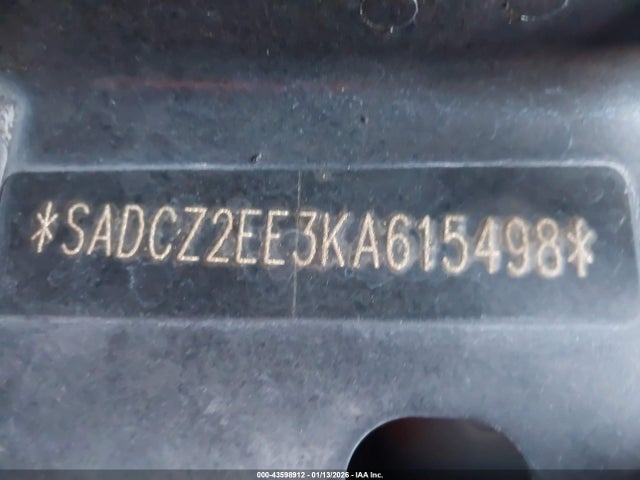 2019 JAGUAR F-PACE SADCZ2EE3KA615498 Photo 8