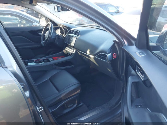 2017 JAGUAR F-PACE SADCJ2BV0HA890167 Photo 4