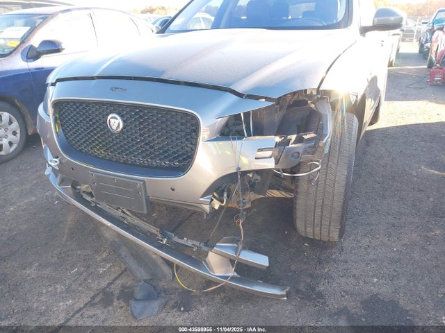 2017 JAGUAR F-PACE SADCJ2BV0HA890167 Photo 5