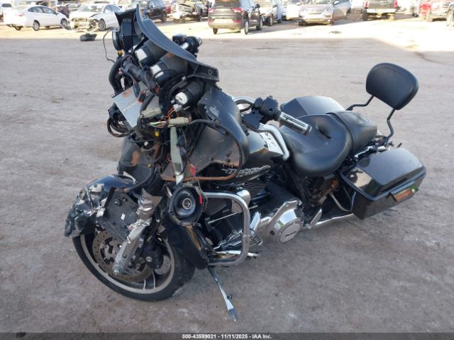 2011 HARLEY-DAVIDSON FLHX 1HD1KBM15BB630244 Photo 1
