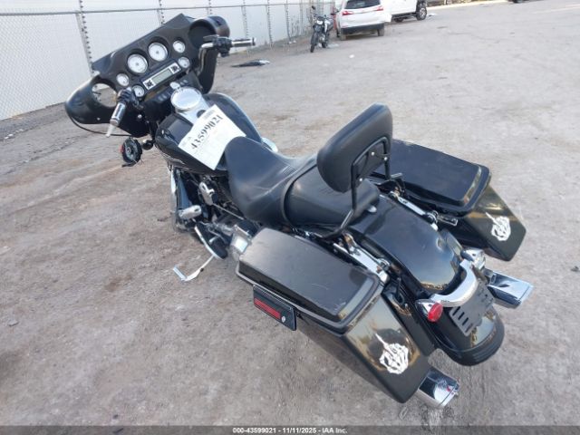 2011 HARLEY-DAVIDSON FLHX 1HD1KBM15BB630244 Photo 2