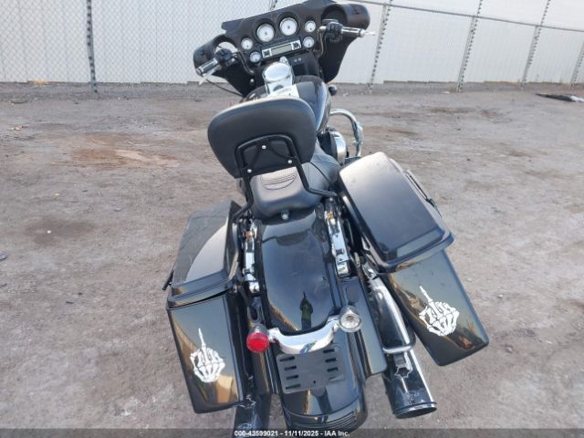 2011 HARLEY-DAVIDSON FLHX 1HD1KBM15BB630244 Photo 5