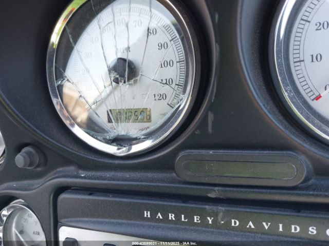 2011 HARLEY-DAVIDSON FLHX 1HD1KBM15BB630244 Photo 6