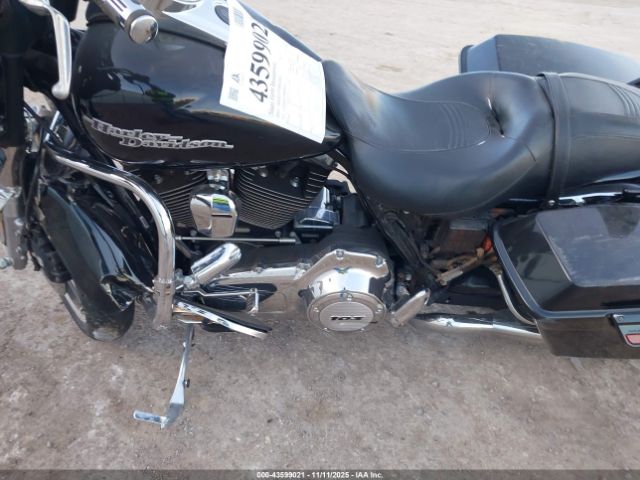 2011 HARLEY-DAVIDSON FLHX 1HD1KBM15BB630244 Photo 8