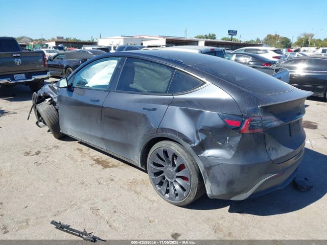 2024 TESLA MODEL Y 7SAYGDEF2RA311205 Photo 2