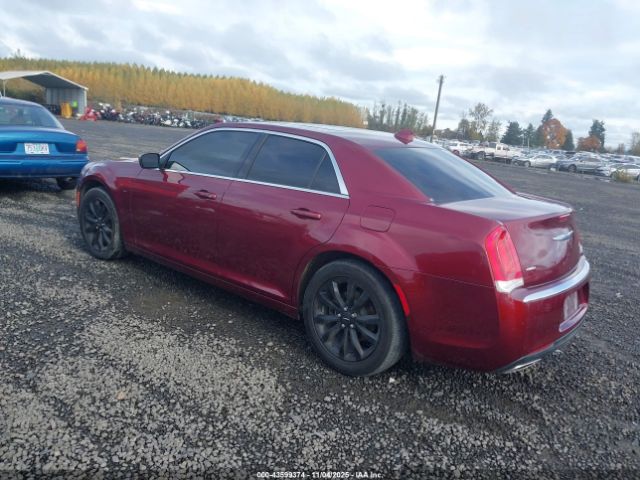 2018 CHRYSLER 300 2C3CCARG7JH338684 Photo 2