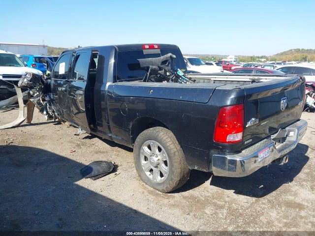 2015 RAM 2500 3C6UR5ML8FG682355 Photo 2