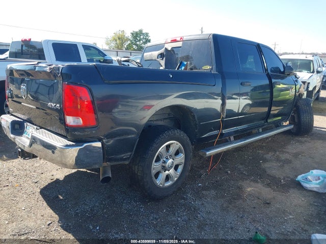 2015 RAM 2500 3C6UR5ML8FG682355 Photo 3