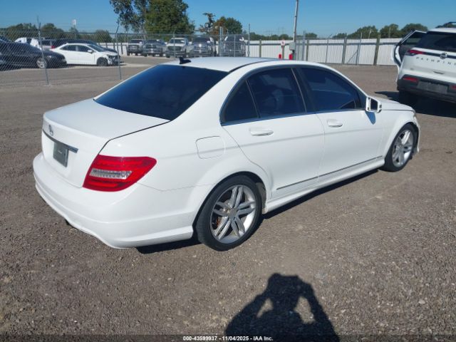 2013 MERCEDES-BENZ C 250 WDDGF4HB6DR270836 Photo 3