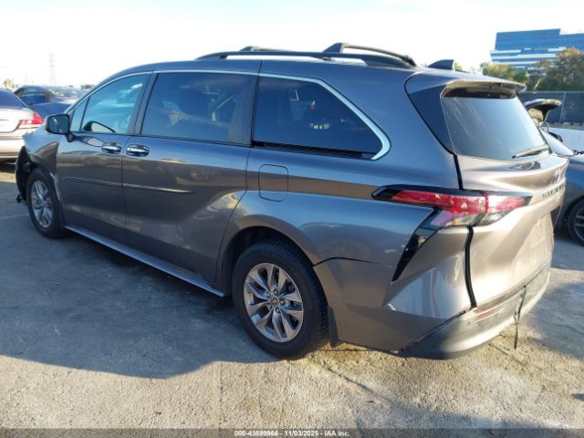 2022 TOYOTA SIENNA 5TDJRKEC2NS097036 Photo 2