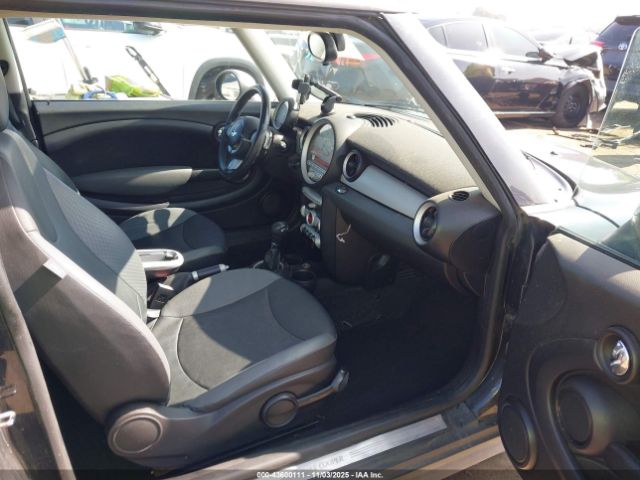 2008 MINI COOPER CLUBMAN WMWML33518TN66452 Photo 4