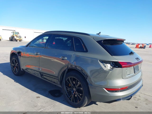 2022 AUDI E-TRON WA1VABGE8NB022592 Photo 2