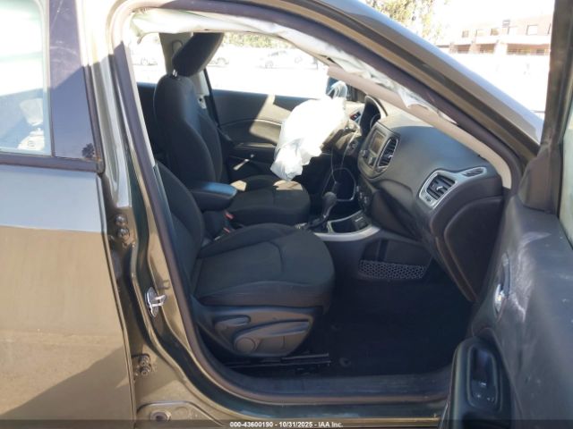 2018 JEEP COMPASS 3C4NJCAB7JT411033 Photo 4