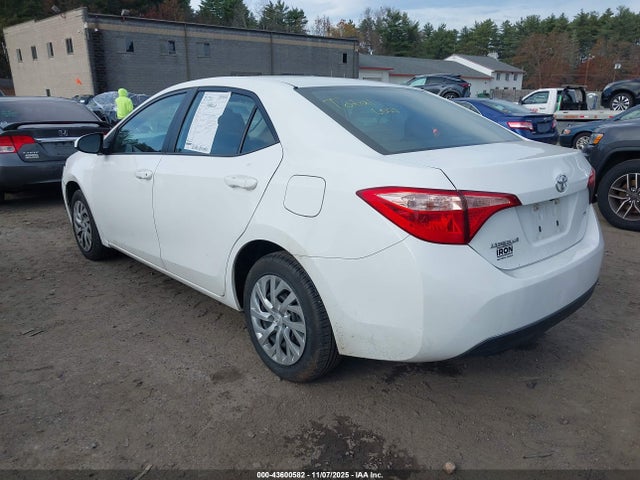 Toyota COROLLA LE 2018 5YFBURHE4JP822082 Image 3
