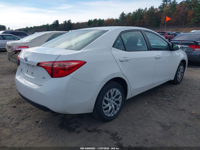 Toyota COROLLA LE 2018 5YFBURHE4JP822082 Image 4