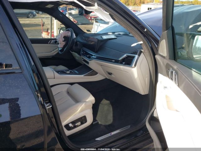 2025 BMW X7 5UX33EM04S9W68246 Photo 4
