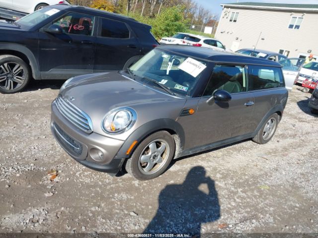 2011 MINI COOPER CLUBMAN WMWZF3C56BT267575 Photo 1