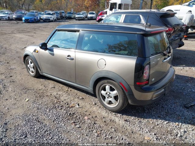2011 MINI COOPER CLUBMAN WMWZF3C56BT267575 Photo 2