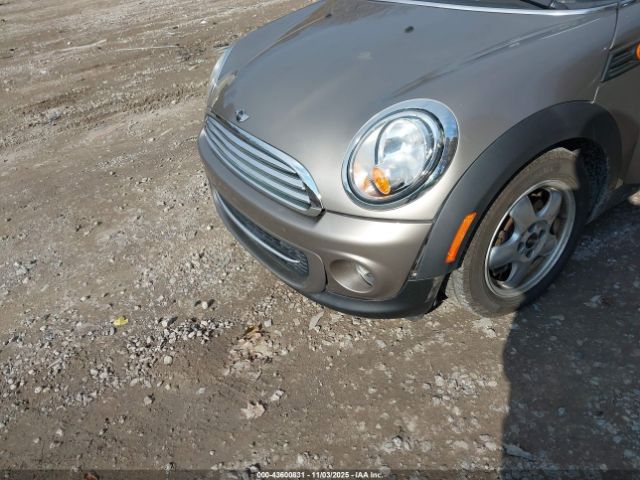 2011 MINI COOPER CLUBMAN WMWZF3C56BT267575 Photo 5