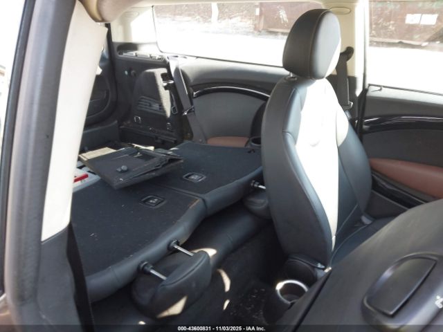 2011 MINI COOPER CLUBMAN WMWZF3C56BT267575 Photo 7