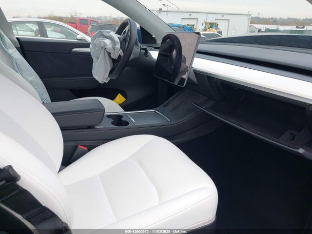 2023 TESLA MODEL Y 7SAYGDEE8PA121641 Photo 4