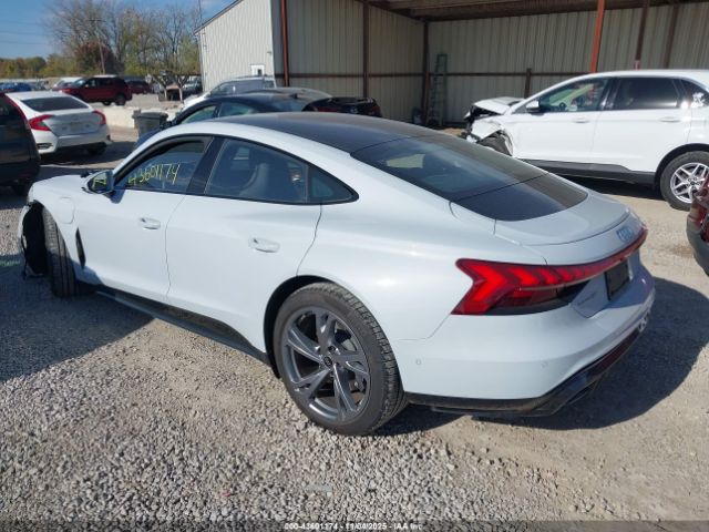 2024 AUDI E-TRON GT WAUDJBFW8R7002070 Photo 2