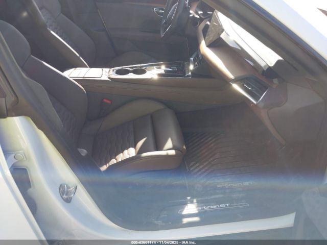 2024 AUDI E-TRON GT WAUDJBFW8R7002070 Photo 4