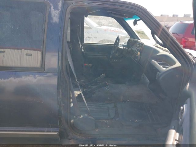 1995 CHEVROLET SUBURBAN 1GNFK16K1SJ457388 Photo 4