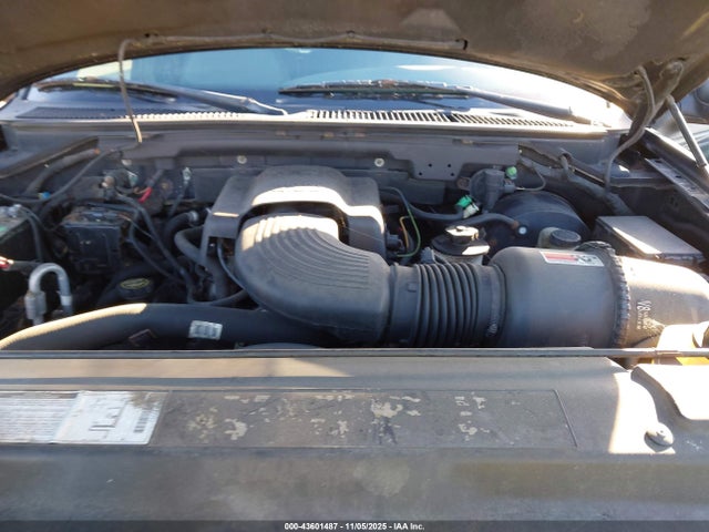 43601487 :رقم المزاد ، 1FMRU166XYLB19421 vin ، 2000 Ford Expedition Xlt مزاد بيع