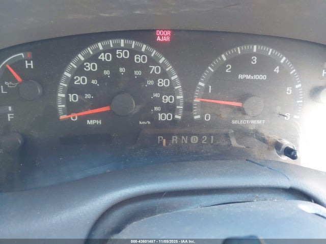 43601487 :رقم المزاد ، 1FMRU166XYLB19421 vin ، 2000 Ford Expedition Xlt مزاد بيع