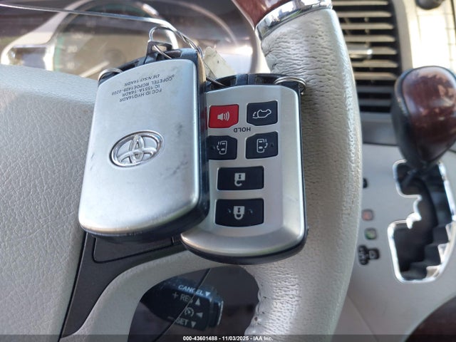 2011 Toyota Sienna Limited მანქანა იყიდება აუქციონზე, vin: 5TDDK3DC2BS016153, აუქციონის ნომერი: 43601488