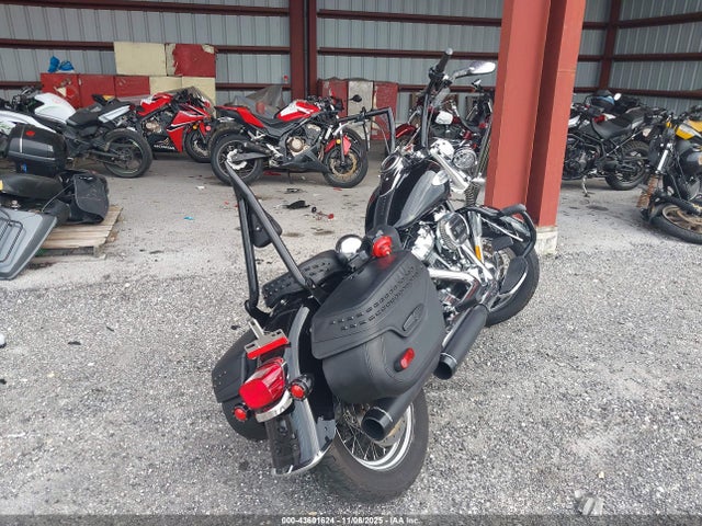 2023 HARLEY-DAVIDSON FLHCS 1HD1YBK18PB075718 Photo 3
