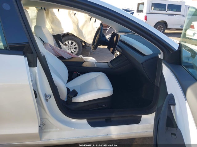 2025 TESLA MODEL 3 5YJ3E1EA8SF038456 Photo 4