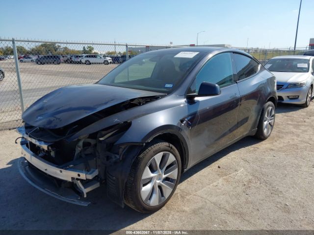 2024 TESLA MODEL Y 7SAYGDEE9RA248515 Photo 1