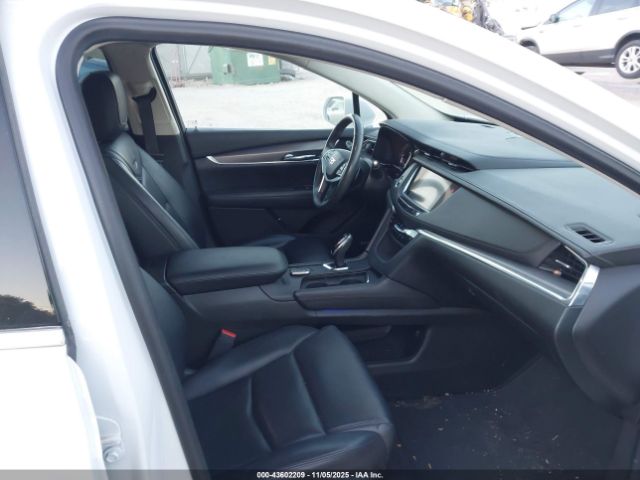 2017 CADILLAC XT5 1GYKNERS6HZ103341 Photo 4