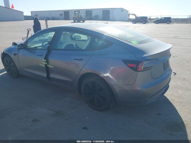 2025 TESLA MODEL 3 5YJ3E1EB7SF918573 Photo 2