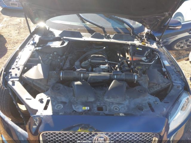 2011 JAGUAR XJ SAJWA2GB7BLV08334 Photo 9