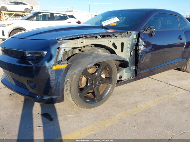 43602643 :رقم المزاد ، 2G1FF1E31F9187550 vin ، 2015 Chevrolet Camaro 2lt مزاد بيع